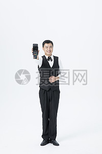 男服務員刷卡服務 提升企業形象的新策略